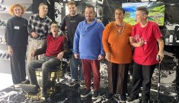 sto-kommotirio-Squad-i-ofeloumeni