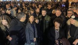 &Alpha;nakatemeni-kato-apo-ta-fota&hellip;