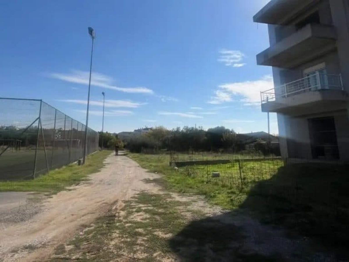 55χρονος πυροβόλησε με καραμπίνα στον αέρα γιατί τον ενοχλούσαν ανήλικοι – Στο νοσοκομείο ανήλικος με τραύματα από σκάγια