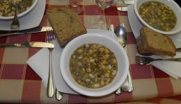 bourmpourelia-paradosiaki-kefalonitiki-giorti-–