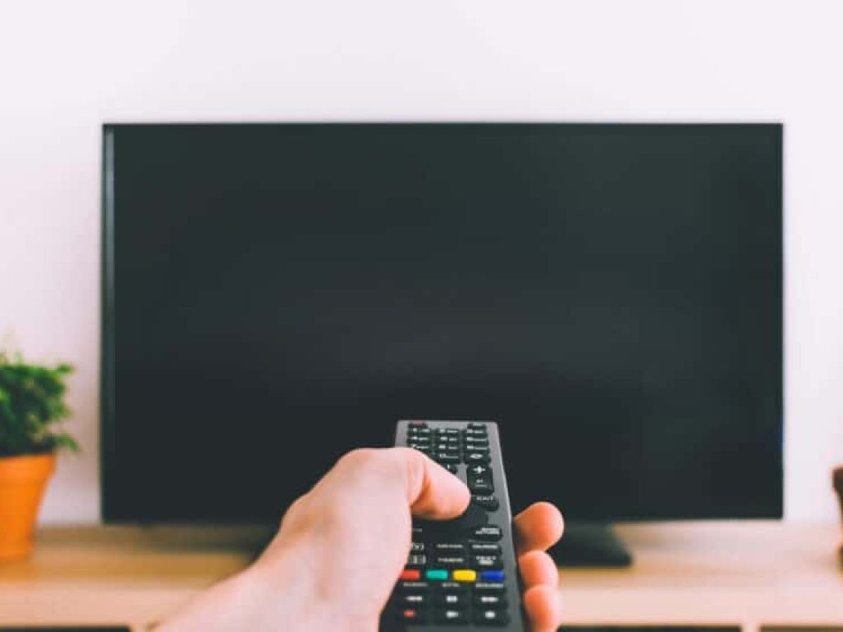 Χειροπέδες σε 48χρονο για «πειρατική» τηλεόραση – Μπελάδες και για 68 πελάτες του