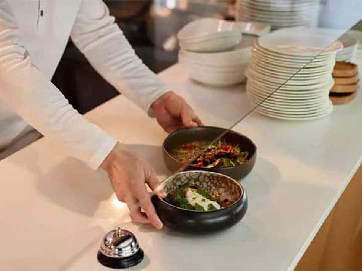 Χειροπέδες σε γνωστό τηλεοπτικό σεφ για χρέη στο Δημόσιο