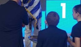 chrisos-thriamvos-gia-ton-nikolao