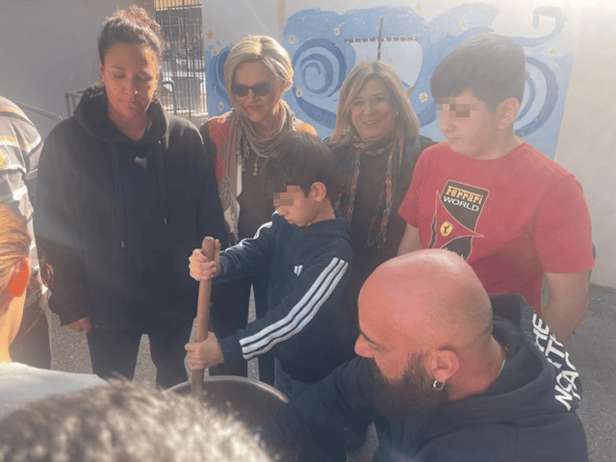 Μαθητές του 4ου Δημ. Σχ. Κηφισιάς & εθελοντές της Love Van μαγείρεψαν για το Κοινωνικό Παντοπωλείο της πόλης