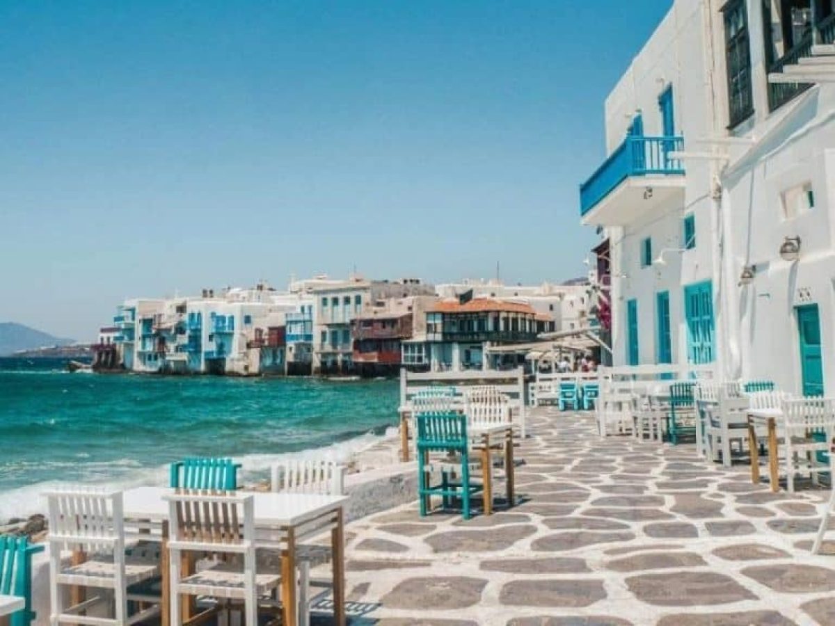 Φρένο στις οικοδομικές άδειες σε Μύκονο, Σαντορίνη και Υμηττό