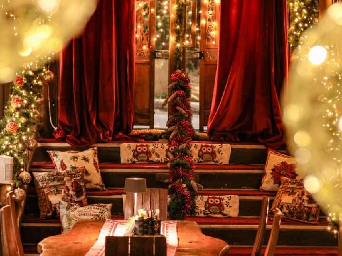 Γιορτινή λάμψη στο Άρτιον – Μάτι: Μία ζεστή απόδραση στις μέρες των Χριστουγέννων