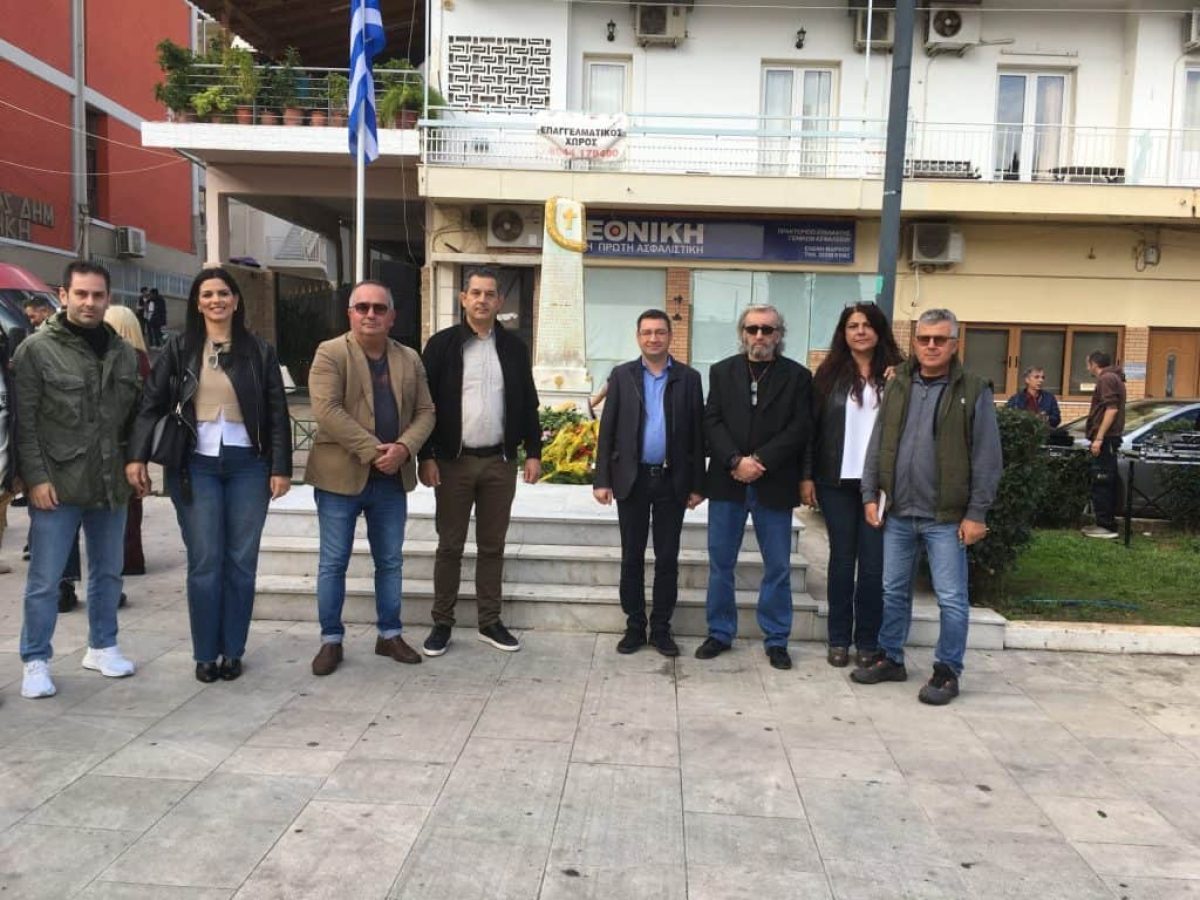Κατάθεση στεφάνων και μήνυμα Δημάρχου Λοκρών για την 52η Επέτειο του Πολυτεχνείου
