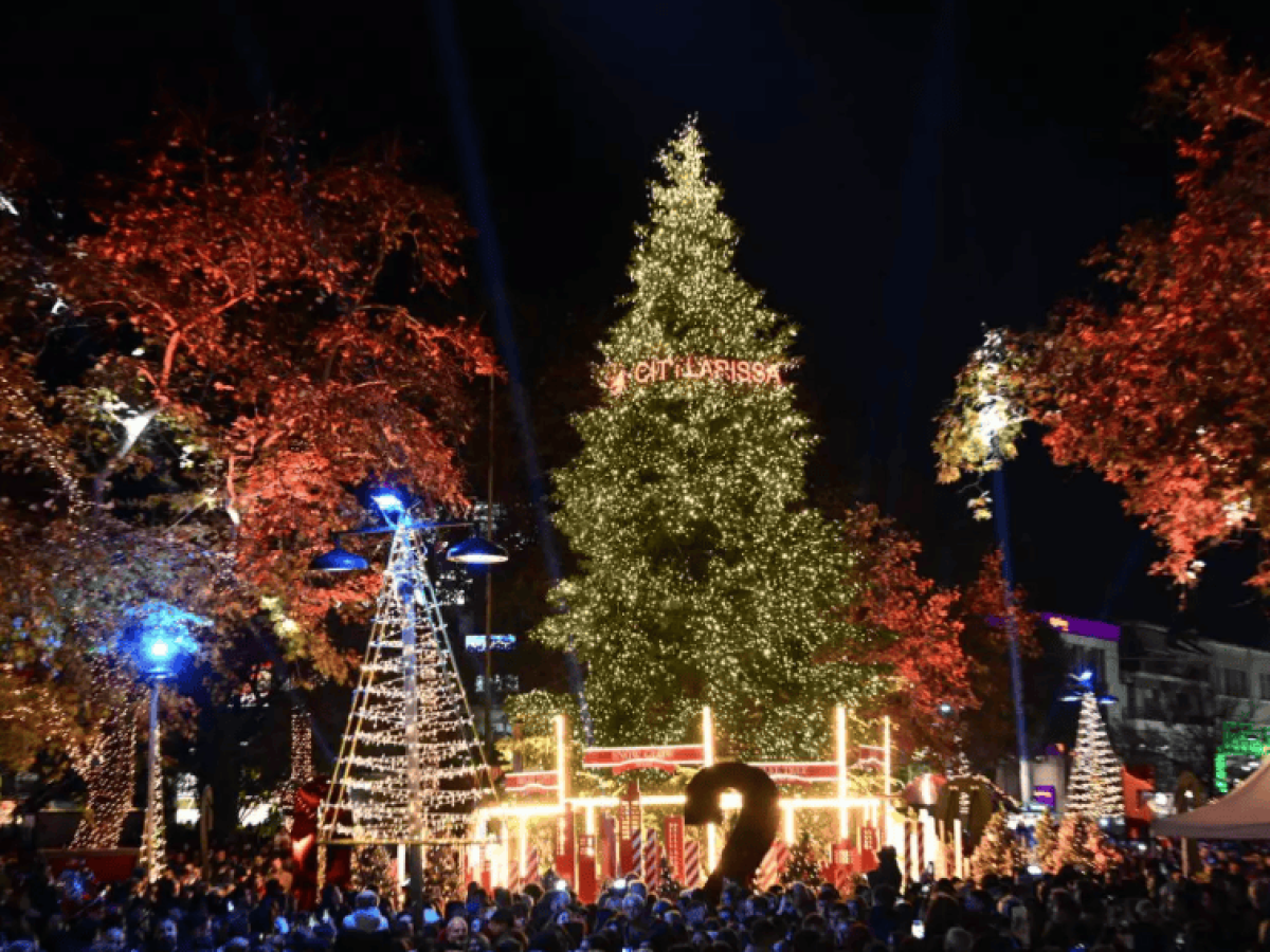 Λάρισα: “Τρελά” λεφτά κόστισε το φετινό Χριστουγεννιάτικο δένδρο – Θέλουμε να μοιάσουμε στον Μπέο;