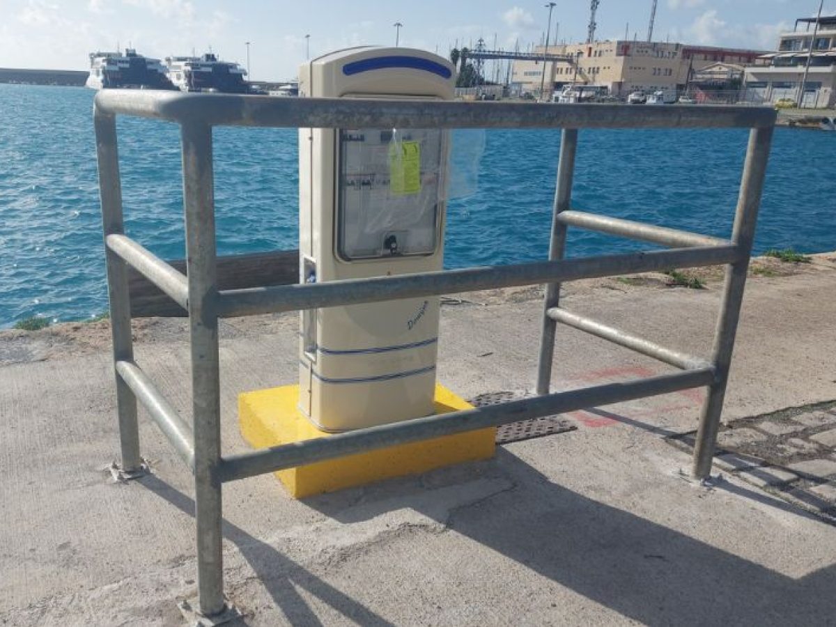 Λιμάνι Καλαμάτας: Τοποθετήθηκαν πίλαρ και αναμένεται συνέχεια