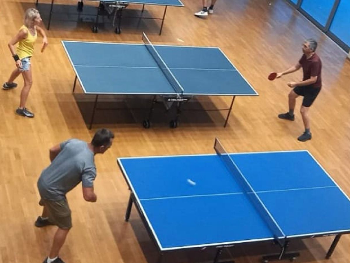 Μαθήματα επιτραπέζιας αντισφαίρισης (πινγκ-πονγκ) στον Σύλλογο Ποντίων Λαυρίου ”Ο Μιθριδάτης”