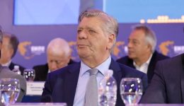 o-&Alpha;tiperiferiarchis-gia-trocheo-sto