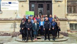 o-dimos-pellas-stin-enarktiria