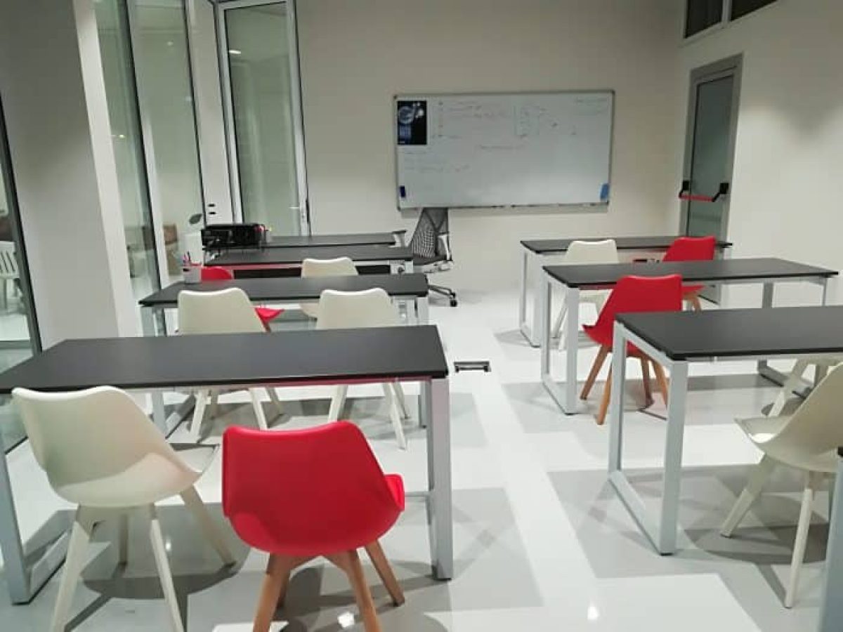 Παράταση αιτήσεων για τις δωρεάν κοινωνικές θέσεις φοίτησης σε φροντιστήρια ξένων γλωσσών στον Δήμο Κορινθίων