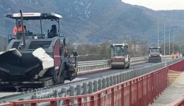 perimenoun-ton-mitsotaki-na-kopsi