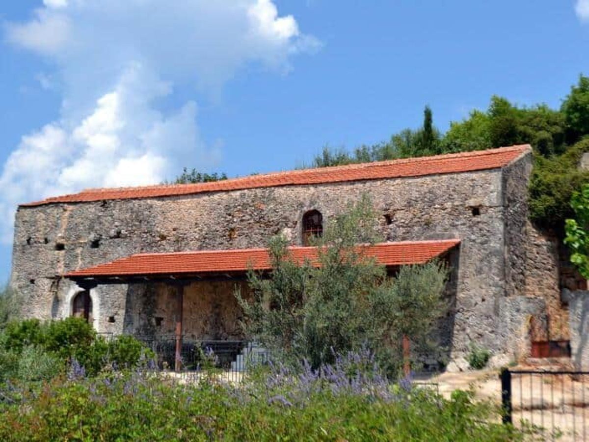 Θανάσης Καββαδάς: «20.000 ευρώ από την Υπουργό Πολιτισμού, Λίνα Μενδώνη, για την εκπόνηση στατικής και αρχιτεκτονικής μελέτης για την αποκατάσταση του Ι.Ν. Κοίμησης Θεοτόκου στην Εύγηρο Λευκάδας»