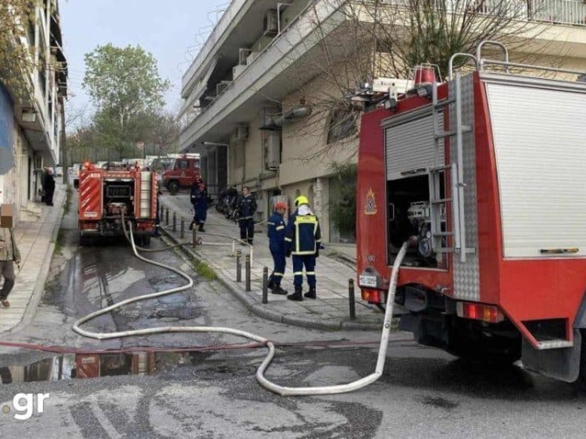 Θεσσαλονίκη: Εκρηξη σε είσοδο πολυκατοικίας (ΒΙΝΤΕΟ)
