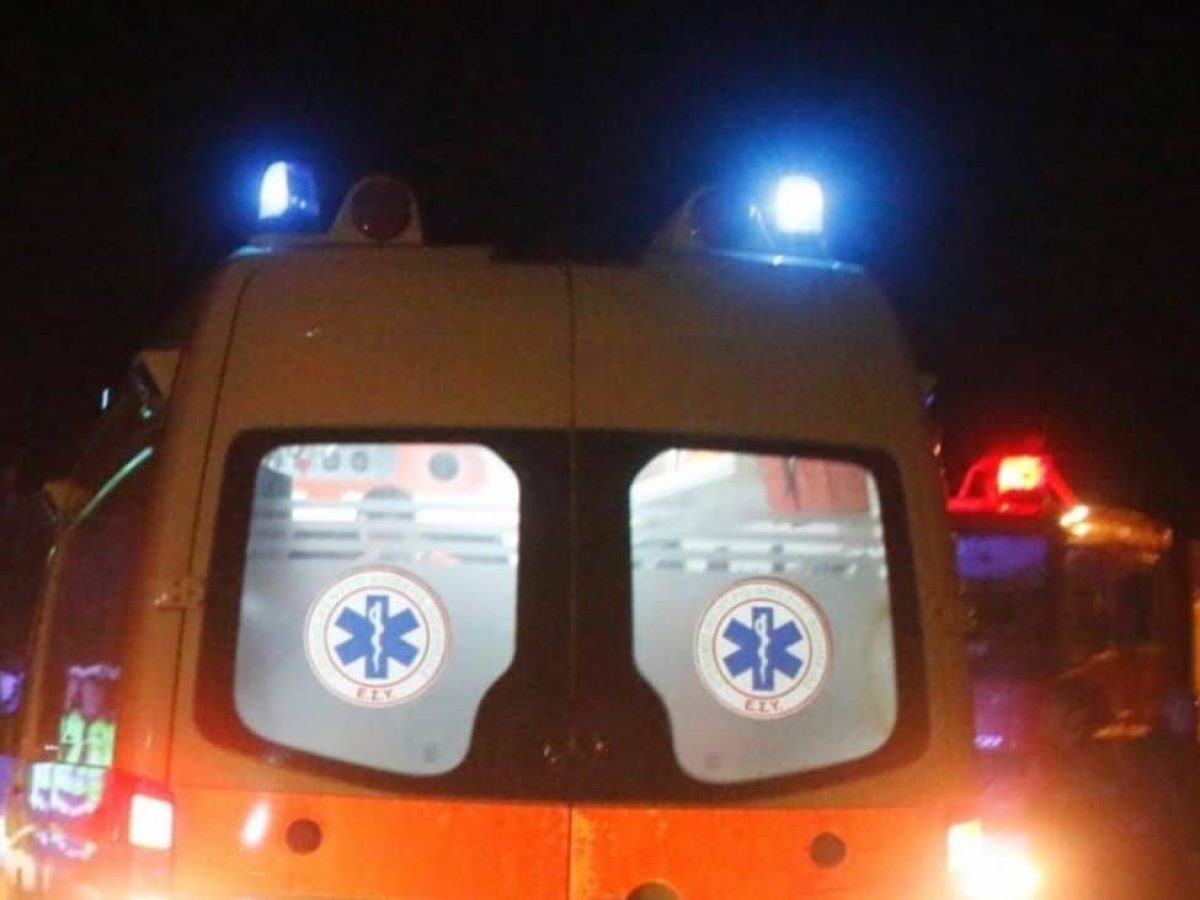 Θήβα: Ρομά κάλεσαν για πλάκα ασθενοφόρο και στη συνέχεια το έσπασαν πετώντας πέτρες