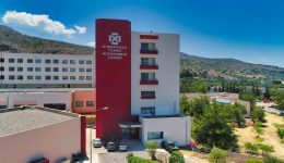 tin-igia-mas-na-echoume…alla