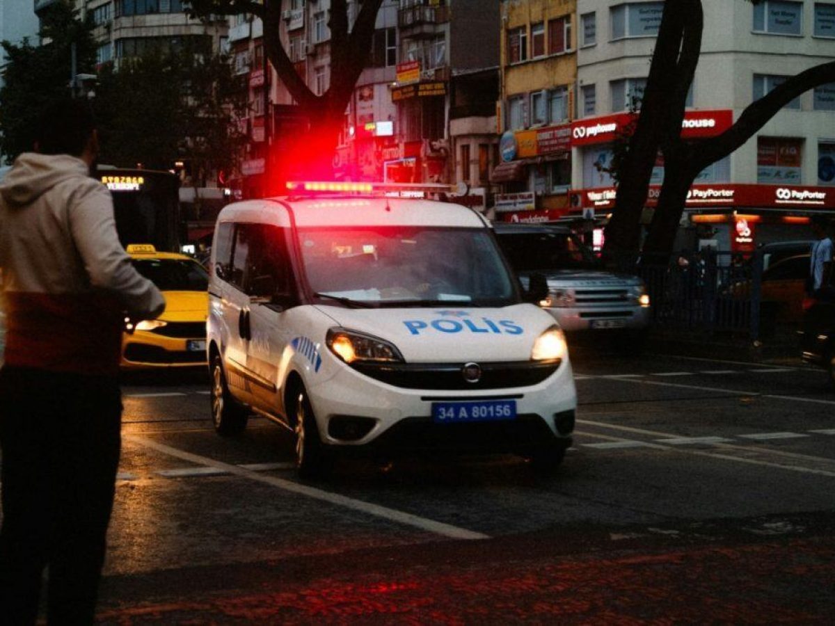 &Tau;&omicron;&upsilon;&rho;&kappa;ί&alpha;: &Alpha;&pi;ό &tau;&omicron; &alpha;έ&rho;&iota;&omicron; &phi;&omega;&sigma;&phi;ί&nu;&eta; &pi;έ&theta;&alpha;&nu;&epsilon; &eta; &tau;&epsilon;&tau;&rho;&alpha;&mu;&epsilon;&lambda;ή&sigmaf; &omicron;&iota;&kappa;&omicron;&gamma;έ&nu;&epsilon;&iota;&alpha; &pi;&omicron;&upsilon; &delta;&eta;&lambda;&eta;&tau;&eta;&rho;&iota;ά&sigma;&tau;&eta;&kappa;&epsilon; &ndash; &Tau;&iota; έ&gamma;&iota;&nu;&epsilon; &mu;έ&sigma;&alpha; &sigma;&tau;&omicron; &xi;&epsilon;&nu;&omicron;&delta;&omicron;&chi;&epsilon;ί&omicron;