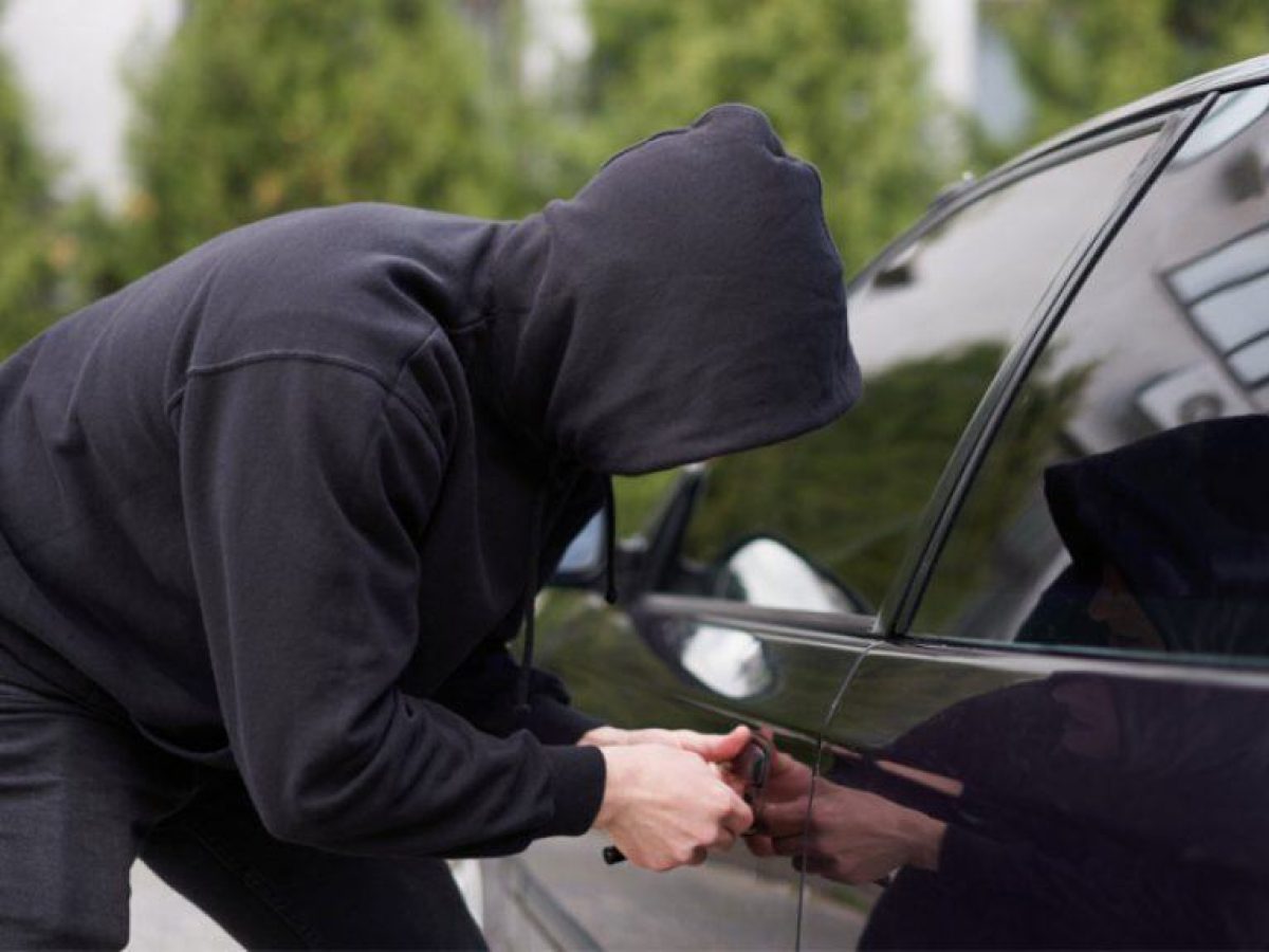 Ζάκυνθος: Συνελήφθη 18χρονη για κλοπή χρημάτων από αυτοκίνητο