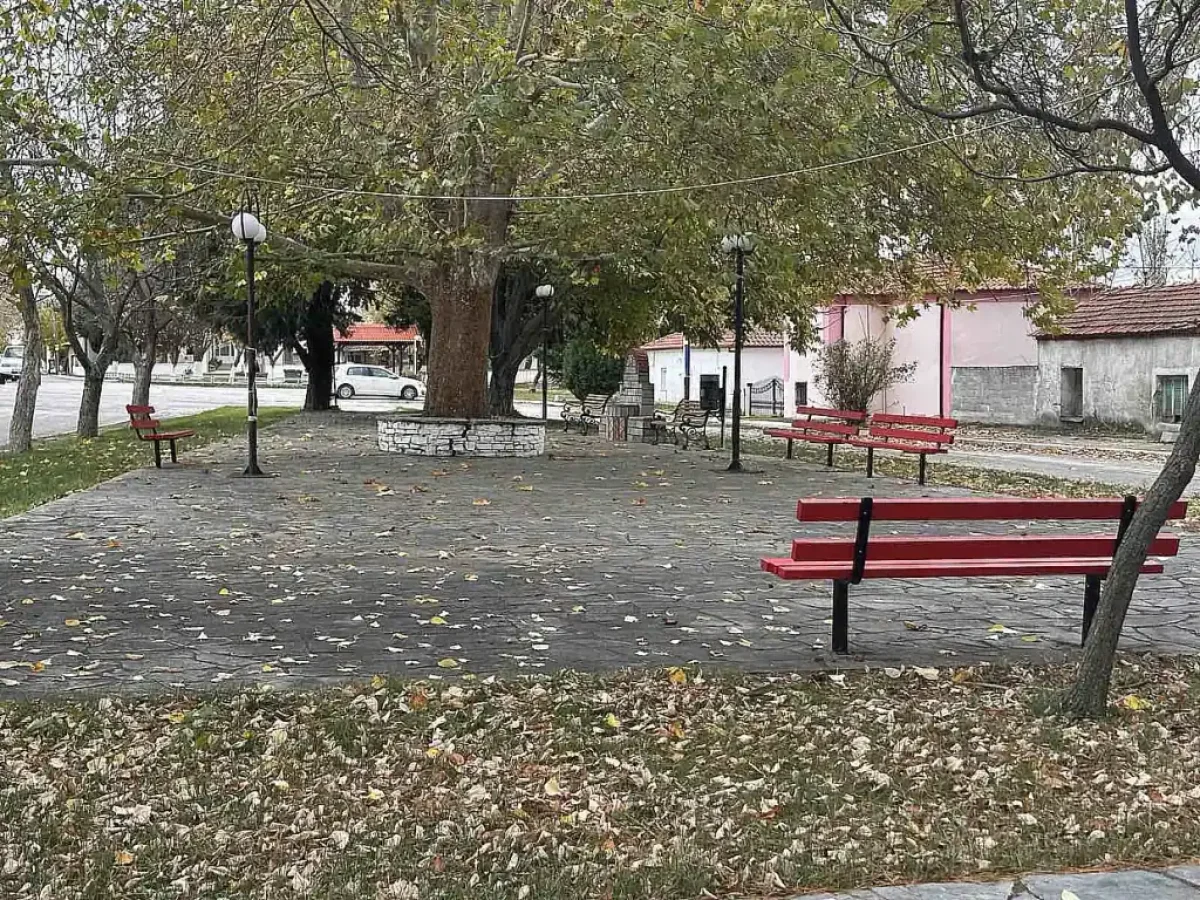 Αμύνταιο: Συντηρούνται τα παγκάκια και καθαρίζονται τα δημοτικά οικόπεδα