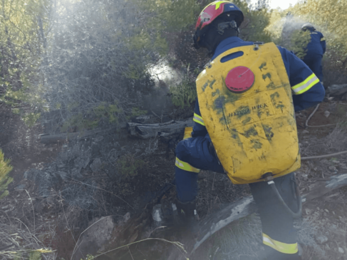 Από κεραυνό η φωτια στην Πεντέλη
