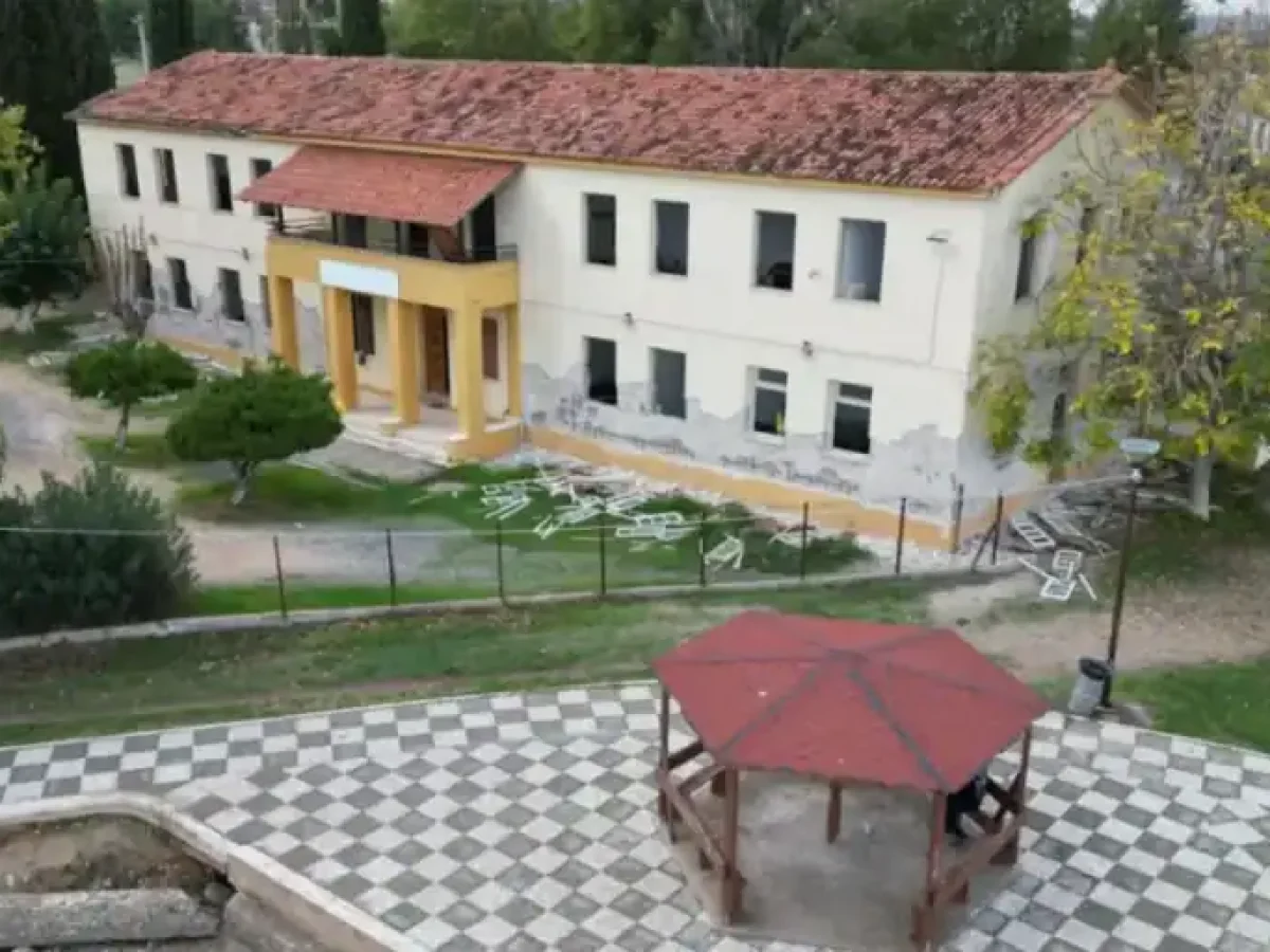 Απρόσκοπτα πρέπει να προχωρήσουν τα έργα της ανάπλασης των Παλιών Φυλακών Ωρωπού