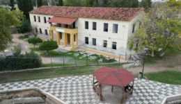 Αproskopta-prepi-na-prochorisoun-ta