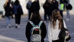 Αrgia-gia-ta-scholia-tis