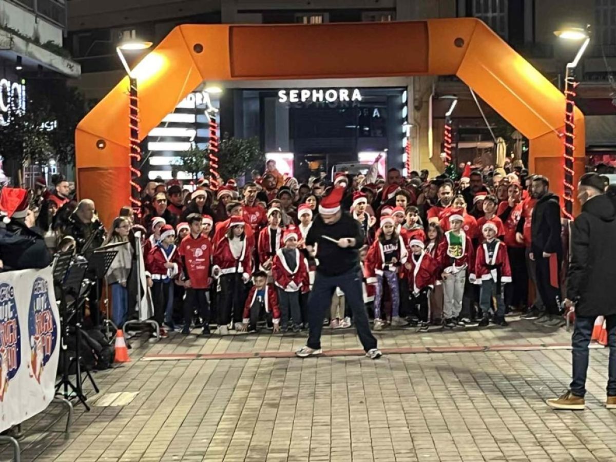 &Alpha;&gamma;&rho;ί&nu;&iota;&omicron;: &Epsilon;&kappa;&alpha;&tau;&omicron;&nu;&tau;ά&delta;&epsilon;&sigmaf; &Alpha;&eta; &Beta;&alpha;&sigma;ί&lambda;&eta;&delta;&epsilon;&sigmaf; &sigma;&tau;&omicron; &kappa;έ&nu;&tau;&rho;&omicron; &tau;&eta;&sigmaf; &pi;ό&lambda;&eta;&sigmaf; &sigma;&tau;&omicron; 7&omicron; Agrinio Santa Run