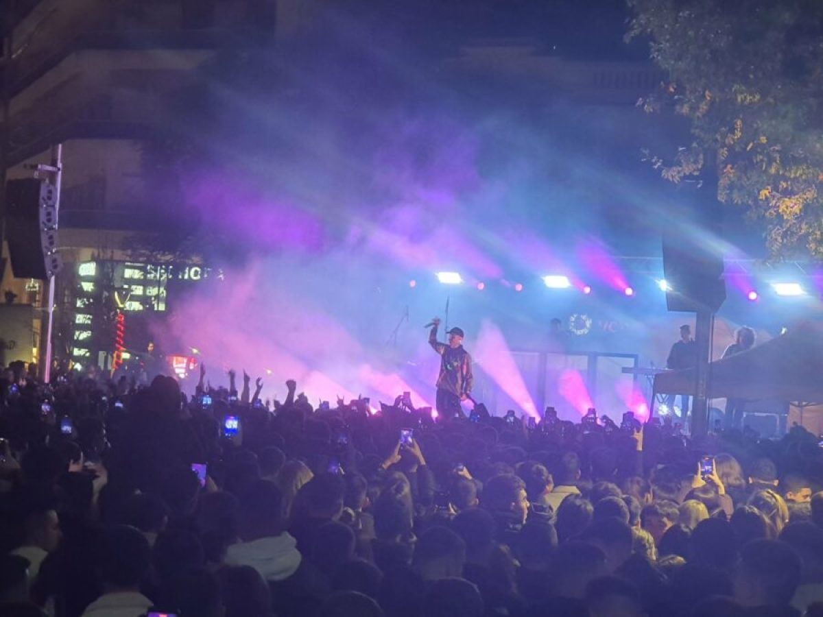 &Alpha;&gamma;&rho;ί&nu;&iota;&omicron;: &Rho;&upsilon;&theta;&mu;ό&sigmaf;, &kappa;έ&phi;&iota; &kappa;&alpha;&iota; &pi;&lambda;ή&theta;&omicron;&sigmaf; &kappa;ό&sigma;&mu;&omicron;&upsilon; &sigma;&tau;&eta; &sigma;&upsilon;&nu;&alpha;&upsilon;&lambda;ί&alpha; &mu;&epsilon; &tau;&omicron;&nu; SASKE! (&phi;&omega;&tau;&omicron; &ndash; &beta;ί&nu;&tau;&epsilon;&omicron;)