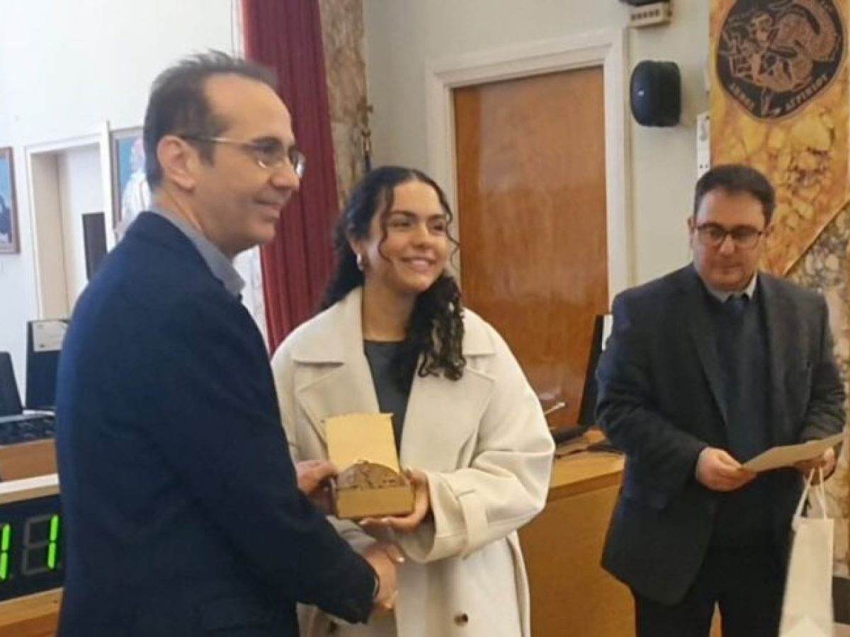 &Alpha;&gamma;&rho;ί&nu;&iota;&omicron;: &Beta;&rho;ά&beta;&epsilon;&upsilon;&sigma;&eta; &nu;έ&omega;&nu; &phi;&omicron;&iota;&tau;&eta;&tau;ώ&nu; &Iota;&alpha;&tau;&rho;&iota;&kappa;ή&sigmaf; &alpha;&pi;ό &tau;&omicron;&nu; &Iota;&alpha;&tau;&rho;&iota;&kappa;ό &Sigma;ύ&lambda;&lambda;&omicron;&gamma;&omicron; (&phi;&omega;&tau;&omicron; &ndash; &beta;ί&nu;&tau;&epsilon;&omicron;)