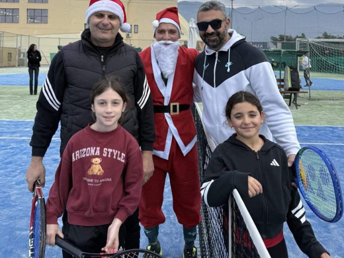 &Alpha;&theta;&lambda;&eta;&tau;&iota;&sigma;&mu;ό&sigmaf; &kappa;&alpha;&iota; &alpha;&lambda;&lambda;&eta;&lambda;&epsilon;&gamma;&gamma;ύ&eta; &sigma;&tau;&omicron; &ldquo;Charity Xmas Event&rdquo; &gamma;&iota;&alpha; &tau;&omicron; &Omicron;&rho;&phi;&alpha;&nu;&omicron;&tau;&rho;&omicron;&phi;&epsilon;ί&omicron; &Beta;ό&lambda;&omicron;&upsilon;