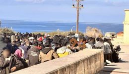 168-metanastes-anamesa-tous-ke