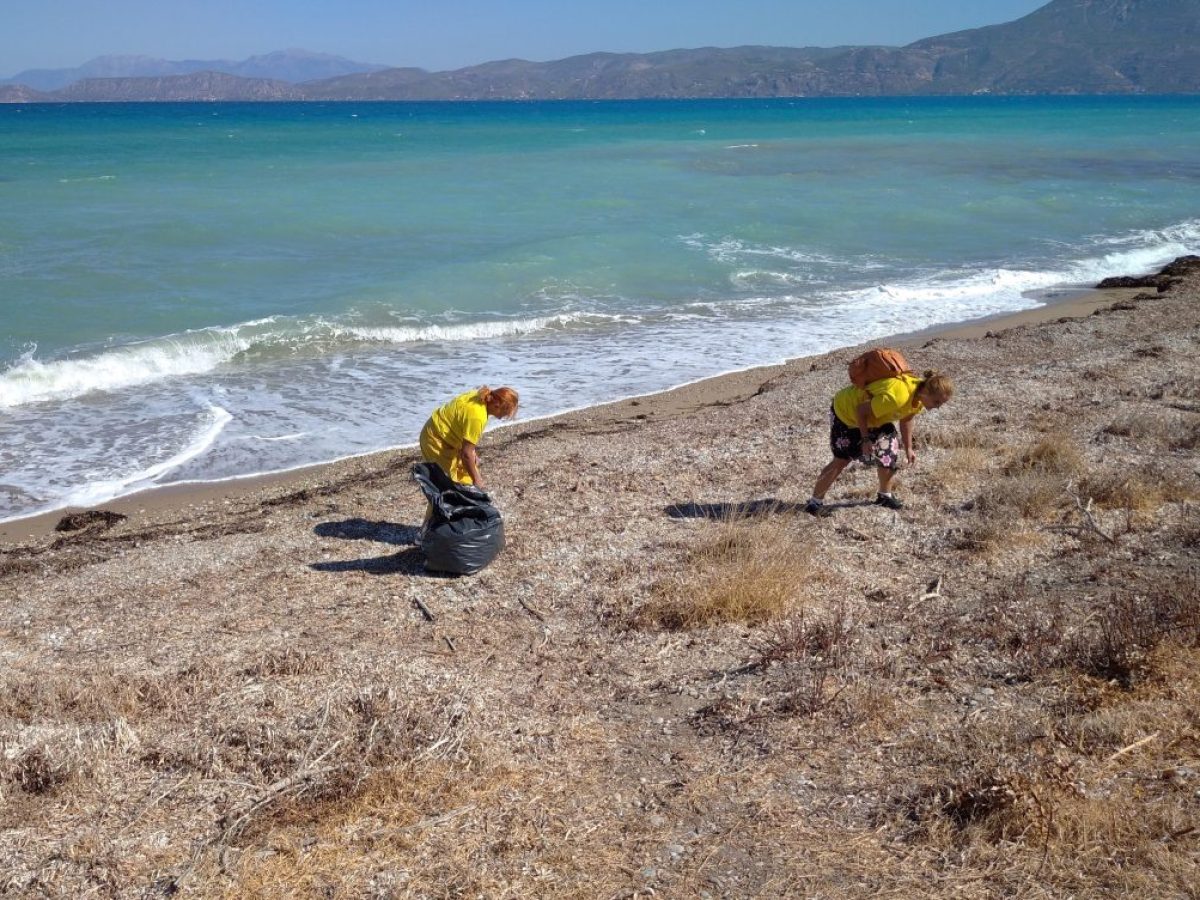 2,7 τόνοι απορριμμάτων απομακρύνθηκαν από τις παραλίες της Κορίνθου το 2025