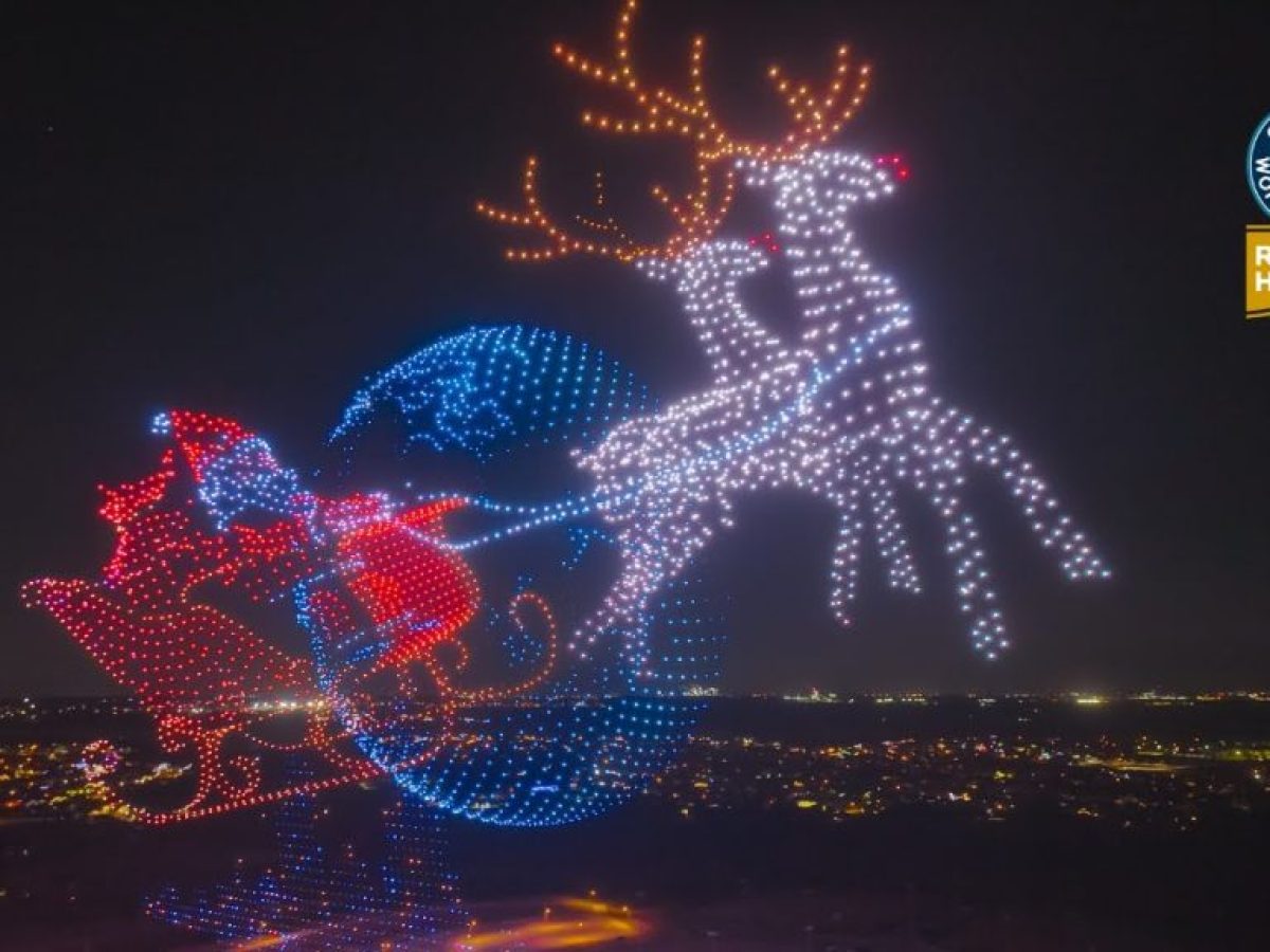5,000 Drone Christmas Light Show