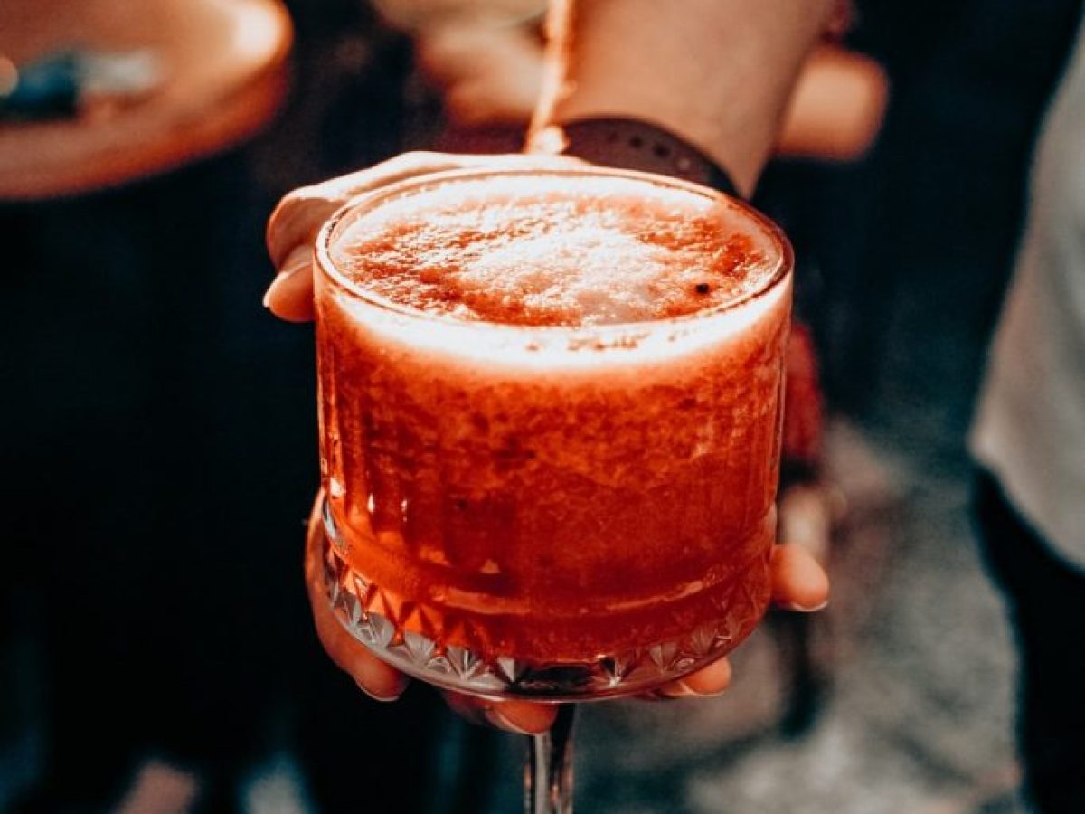 6 εορταστικά κοκτέιλ για να δοκιμάσεις να φτιάξεις αυτές τις μέρες