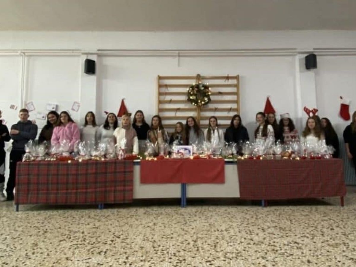 9ο Γυμνάσιο Τρικάλων: Φιλανθρωπικό Χριστουγεννιάτικο Bazaar