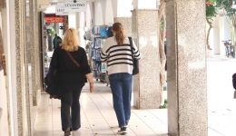 Xiliades-ergazomeni-sta-posta-tous