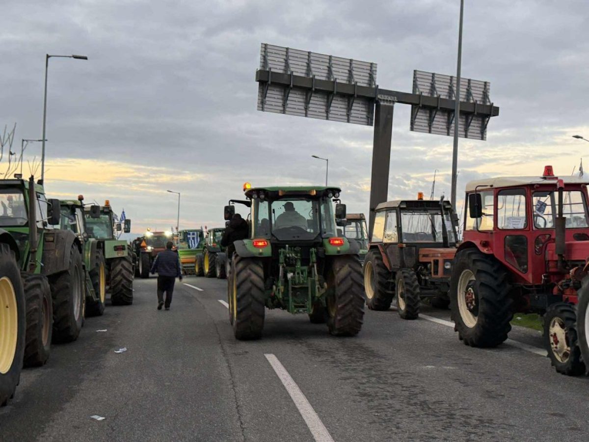 Μπλόκα αγροτών: Κλιμάκωση κινητοποιήσεων στη βόρεια Ελλάδα – Ενδεχόμενο αποκλεισμών στα σύνορα