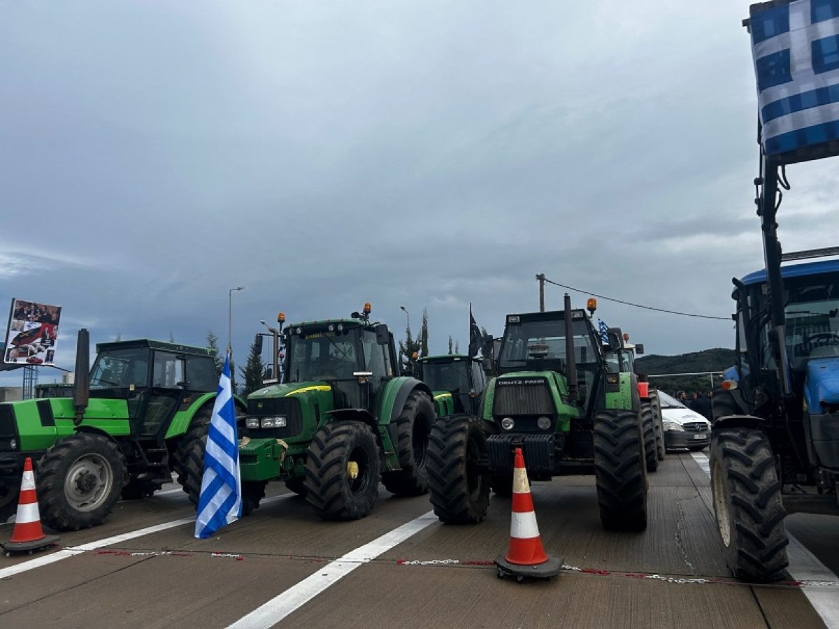 Μπλόκο Αγγελοκάστρου: Οι αγρότες αποφάσισαν να ανοίξει η διέλευση τις μέρες των Χριστουγέννων