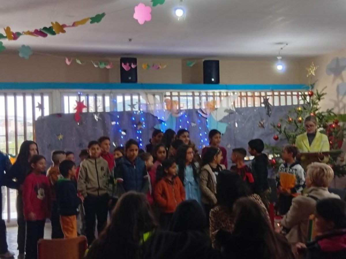 Χαμόγελα, μουσική και συγκίνηση στη χριστουγεννιάτικη γιορτή του 13ου Δημοτικού Σχολείου Αγρινίου