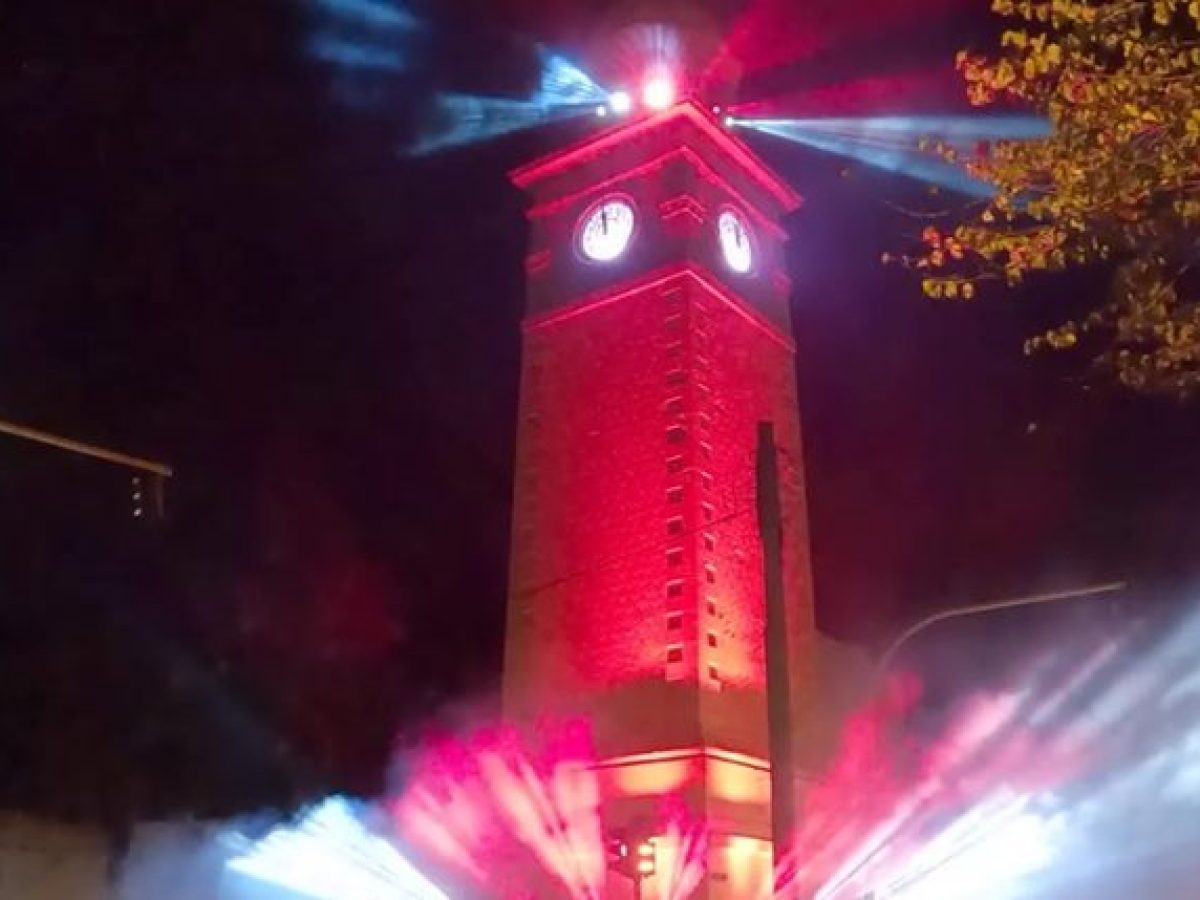 Χανιά: Φαντασμαγορική υποδοχή του 2026 στο ιστορικό Ρολόι – Συναυλία και Light Show στον Δημοτικό Κήπο