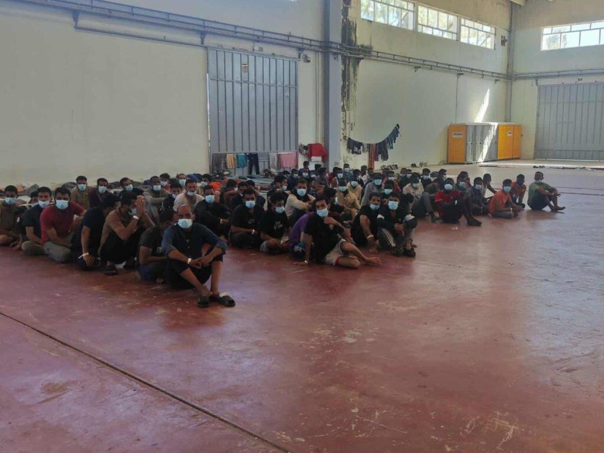 Χανιά: Περισσότερα από 550 άτομα στο εκθεσιακό της Αγιάς – Με σκάφη του λιμενικού η μεταγωγή τους σε δομές της ηπειρωτικής χώρας