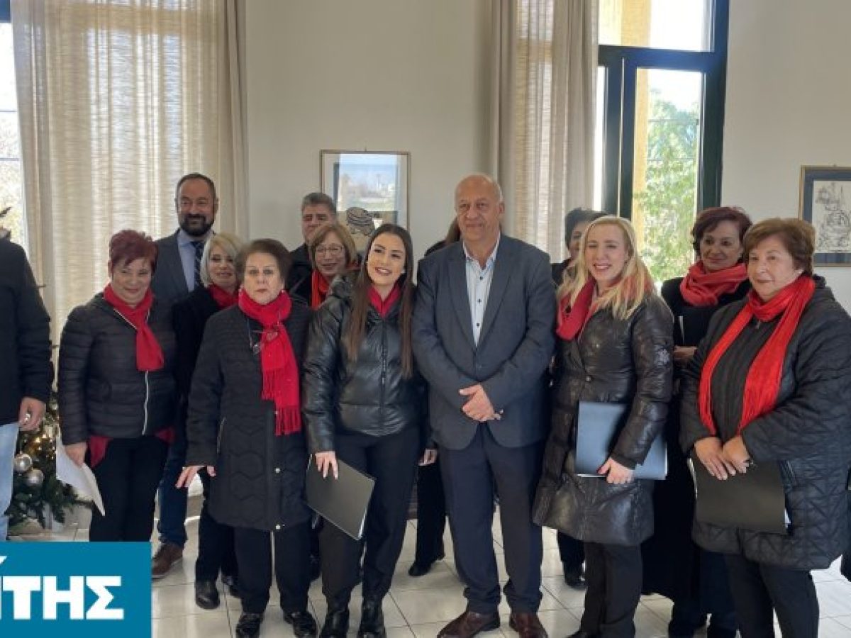 «Χίοι Εν Χορώ» έψαλαν τα κάλαντα σε Δημαρχείο και Περιφέρεια
