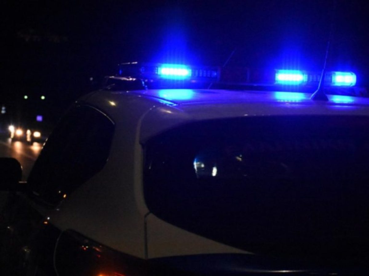 Χειροπέδες σε 34χρονο οδηγό – Πιάστηκε «τύφλα» και χωρίς δίπλωμα στο κέντρο της Λαμίας