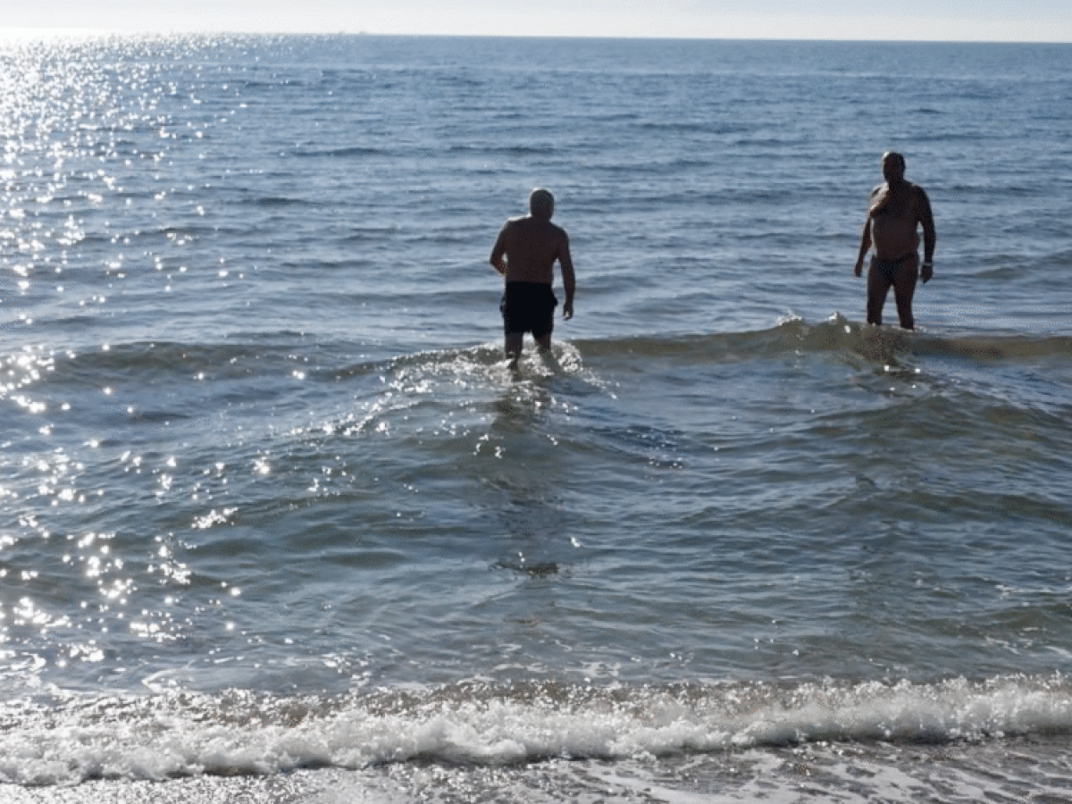 Χριστούγεννα με βουτιές για τους χειμερινούς κολυμβητές Αλεξ/πολης