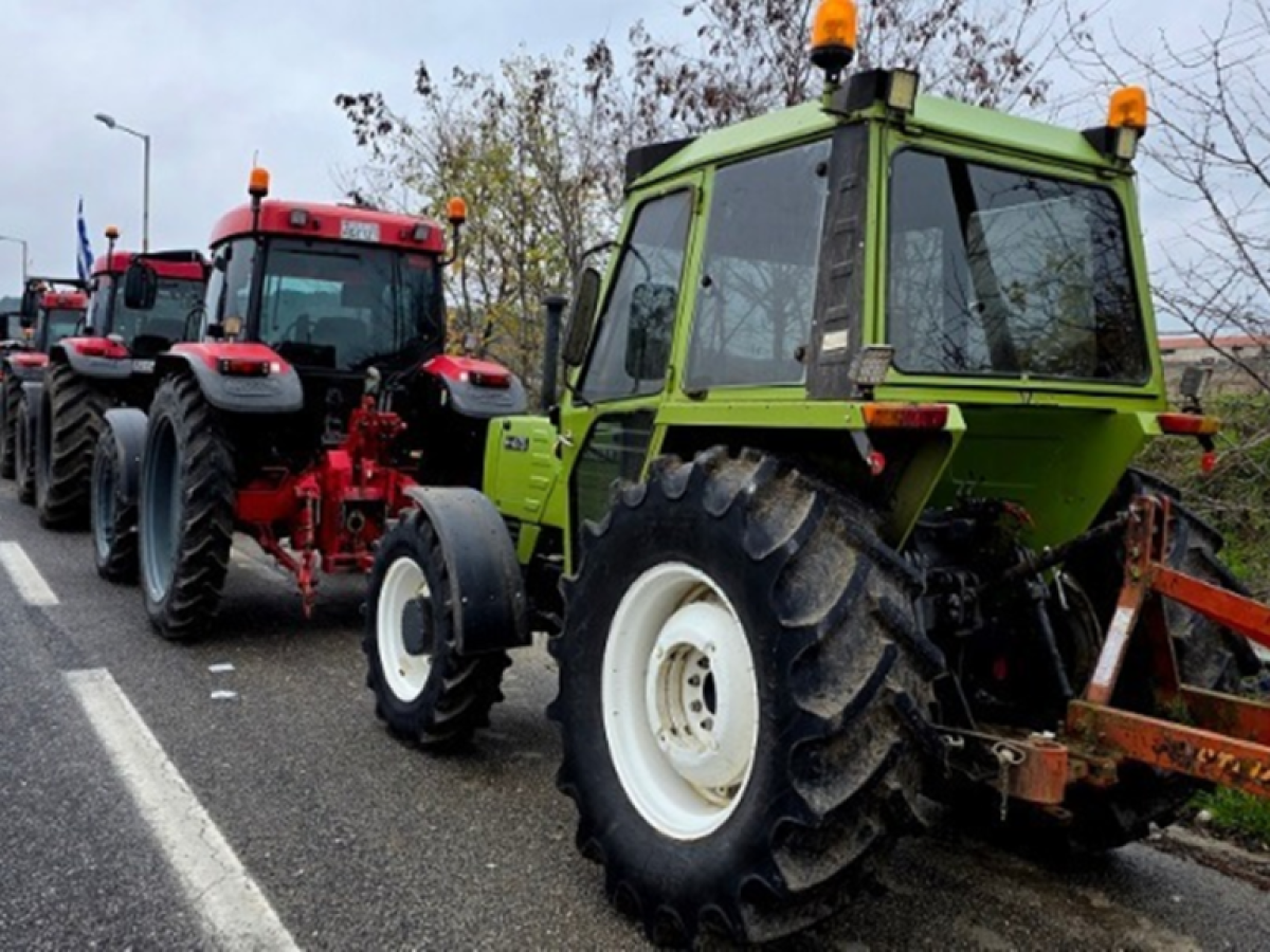 Χριστούγεννα στα μπλόκα κάνουν οι αγρότες: Στην άκρη τα τρακτέρ για να διευκολυνθούν οι εκδρομείς