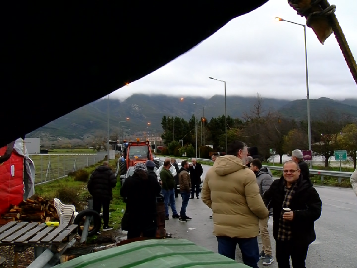 Χριστούγεννα στο μπλόκο της Μουσθένης έκαναν οι αγρότες του Παγγαίου