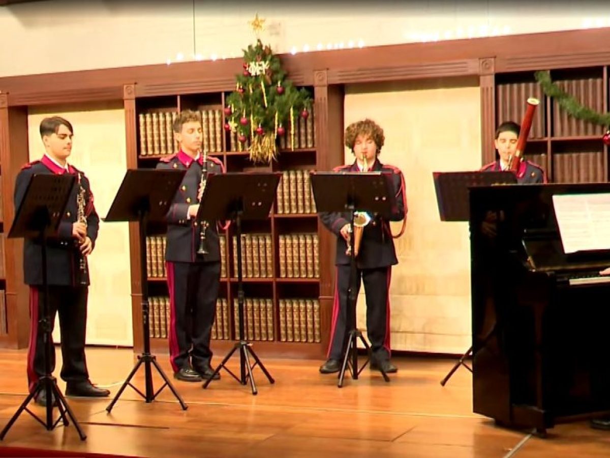 Χριστουγεννιάτικα κάλαντα και έθιμα από την ηπειρωτική Ελλάδα μέχρι τα νησιά του Αιγαίου